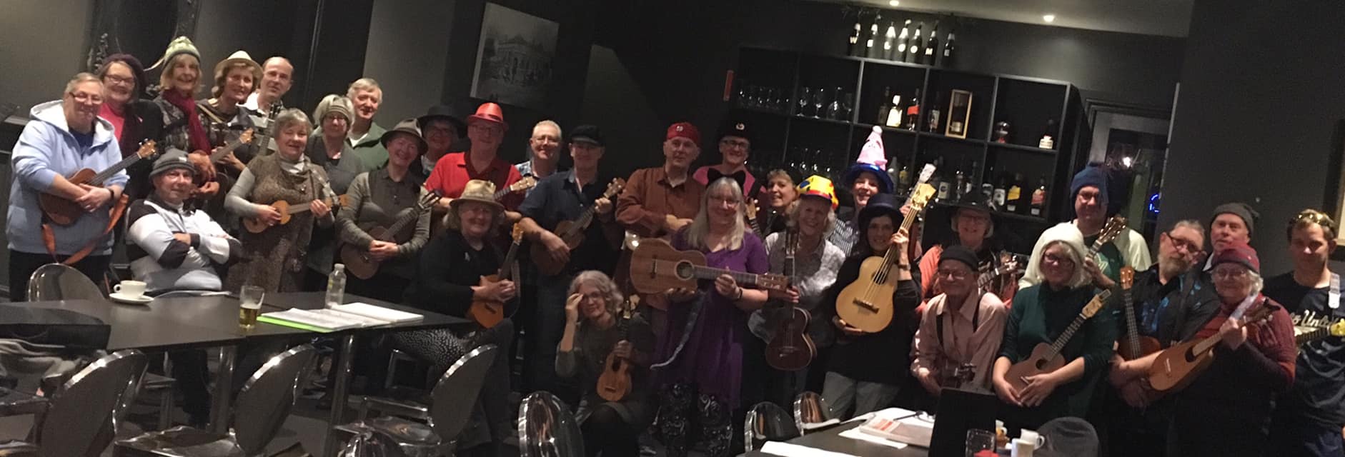 2019 06 Crazy hat night